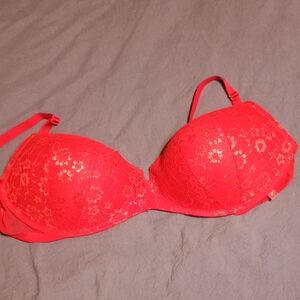 Victoria Secret Wireless Elegant Red Lace Bra